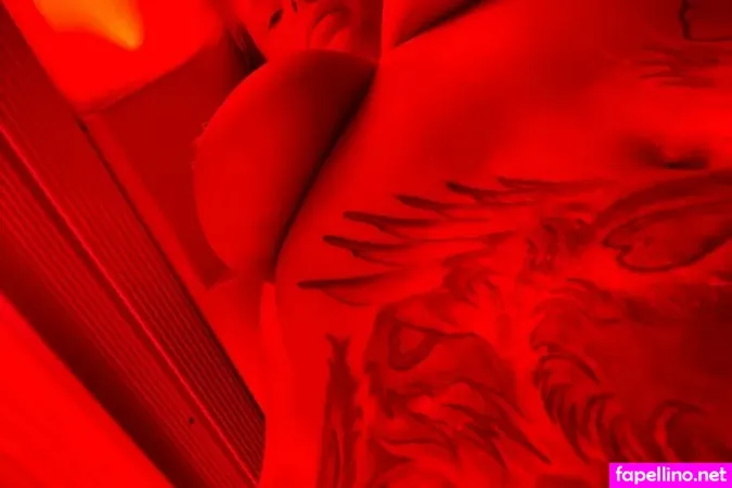 Robyn Allan OnlyFans Thumbnail #7BNuYOUPYd