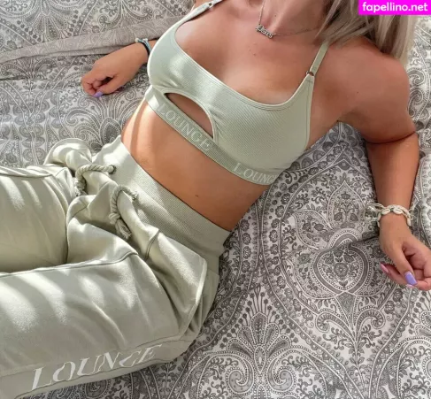 Robyn Emily OnlyFans Thumbnail #TqK7cxqZdf
