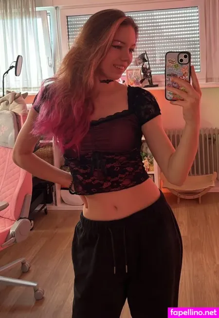 Roflgirl 1 Main Profile Photo