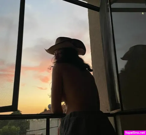 Romi Henenson OnlyFans Thumbnail #edyunb1ZY1