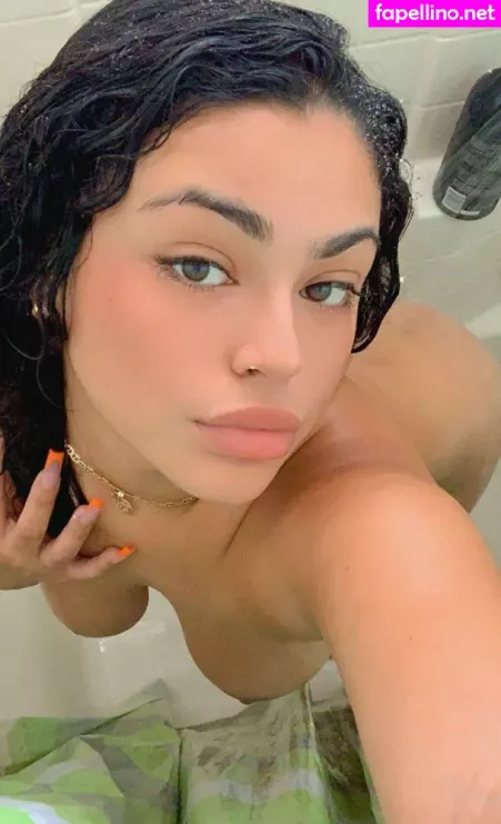 Rosalbanaomi OnlyFans Thumbnail #1JyIZ1ILbq