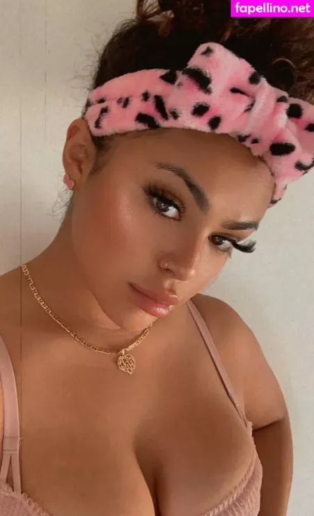 Rosalbanaomi OnlyFans Thumbnail #Y3xBlILeBl