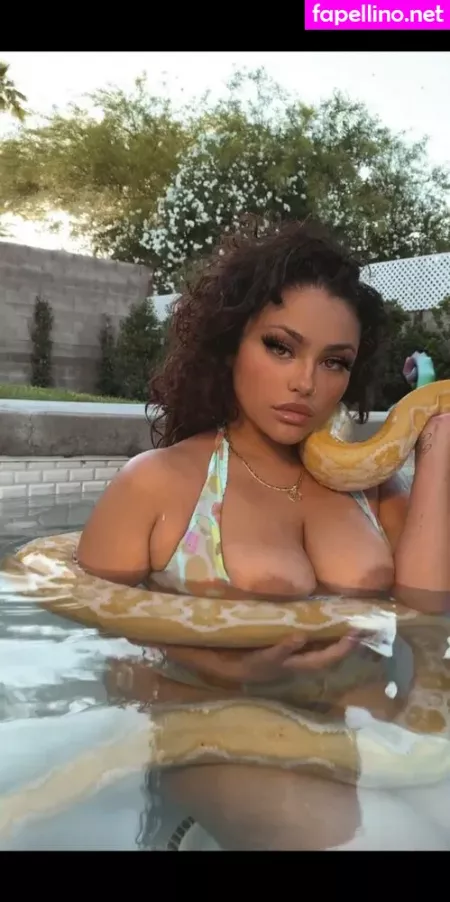 Rosalbanaomi OnlyFans Thumbnail #Y9lZvt7h8X