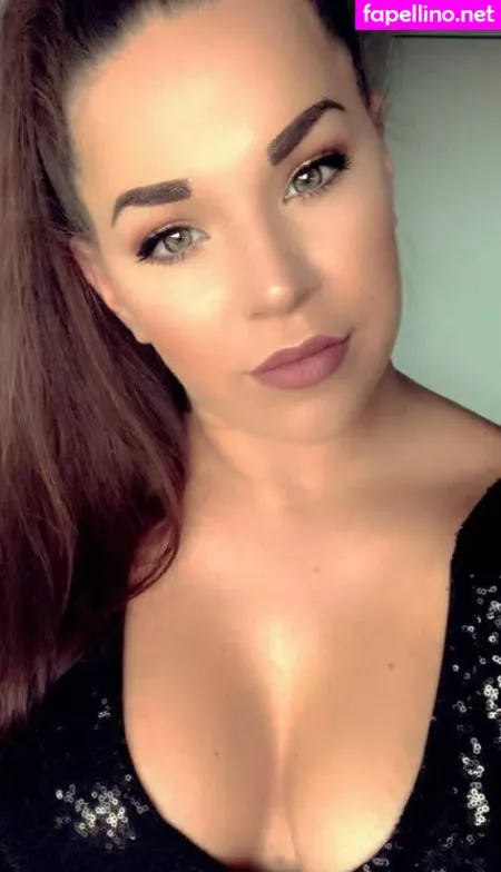 Rosalie2311 OnlyFans Thumbnail #ZWVkXHuMJf