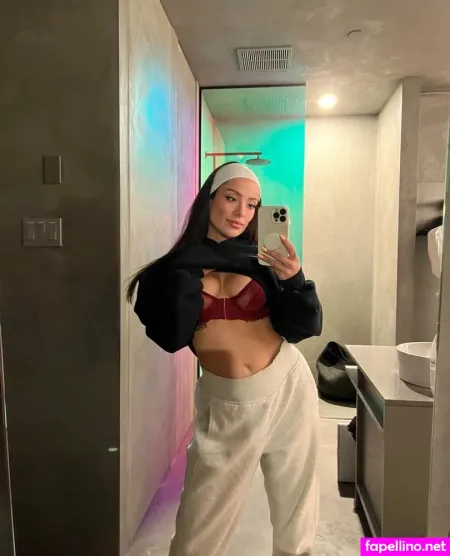 Rosalielessard OnlyFans Thumbnail #1G7FBnB981