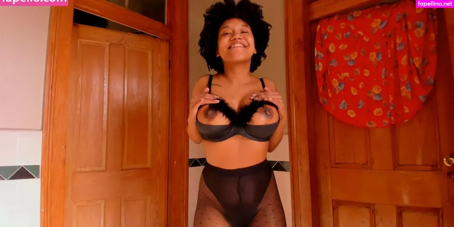 Rosalinecapulet OnlyFans Thumbnail #E9JmoMohRD