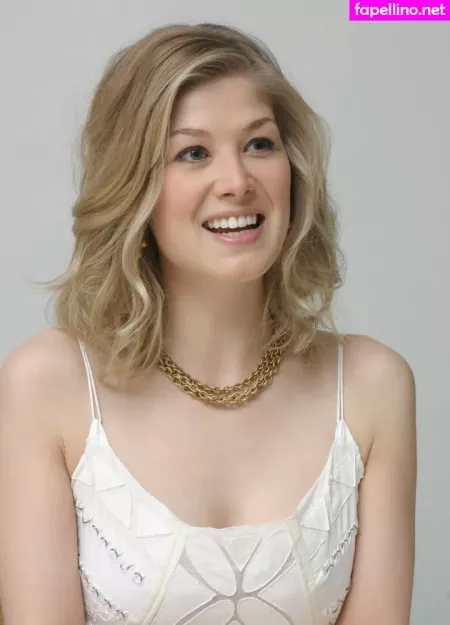 Rosamund Pike OnlyFans Thumbnail #KWWqwi7TFf