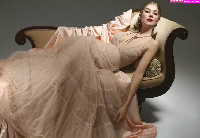 Rosamund Pike OnlyFans Thumbnail #jOgX0fKVmu