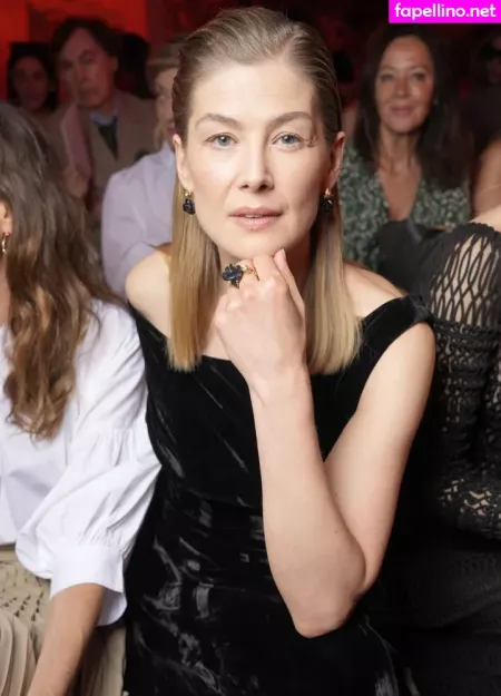 Rosamund Pike OnlyFans Thumbnail #lHx4bZTOeI