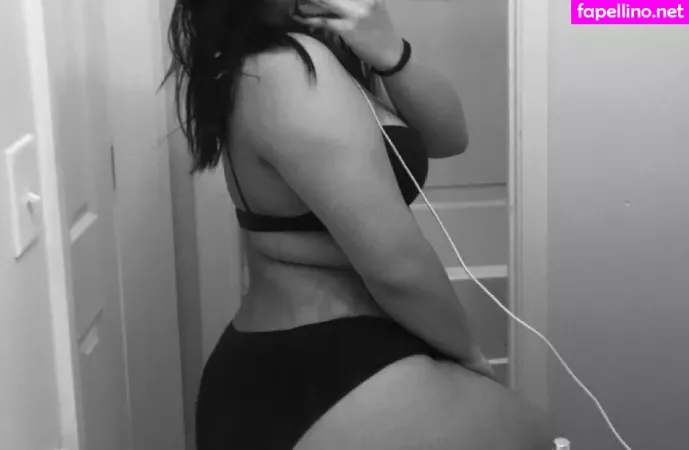 Rosaphy Rxsekiss OnlyFans Thumbnail #NIWrZG7IRP