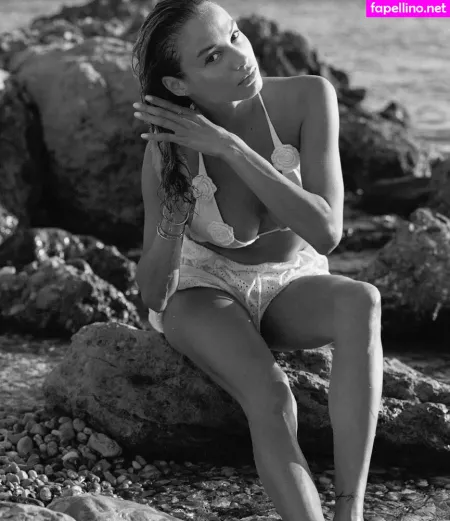 Rose Bertram OnlyFans Thumbnail #r5DMyKZ1fN