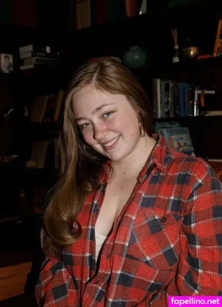 Rose Fessenden OnlyFans Thumbnail #AwMLdmBIh7