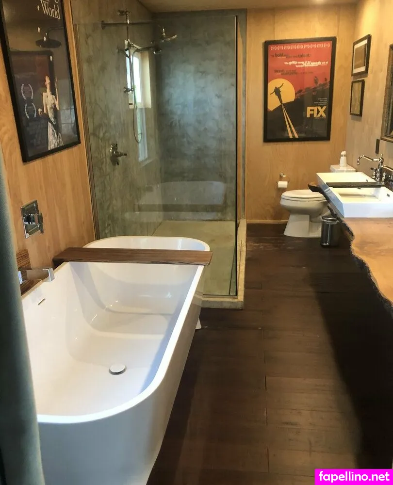 helloroselareine, rose_la_reine Nude Leaked OnlyFans Photo #86LHx29EAP