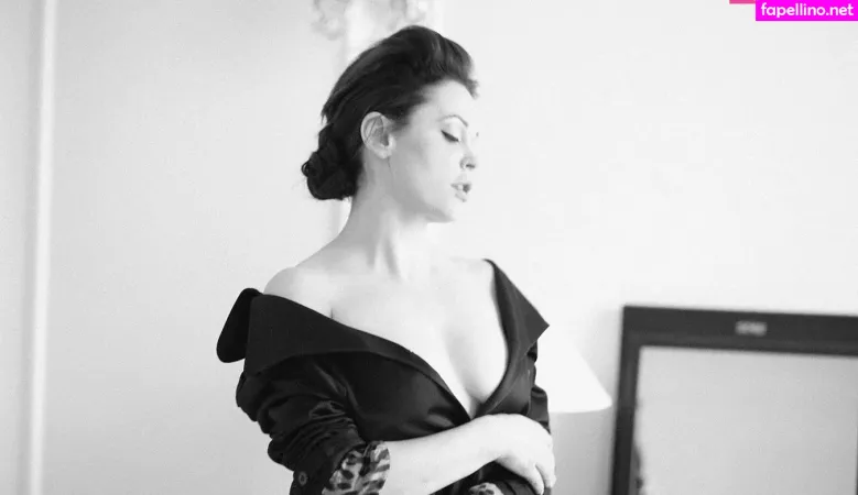 Rose Mcgowan OnlyFans Thumbnail #P0V04HpBPk