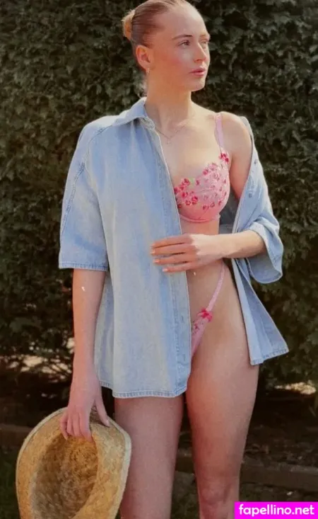 Rose Roseebenzz OnlyFans Thumbnail #emaA2eOcUD