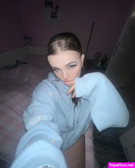 Roselin De OnlyFans Thumbnail #04gBOSxCy4