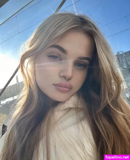 Roselin De OnlyFans Thumbnail #0RbZ5RrcFE