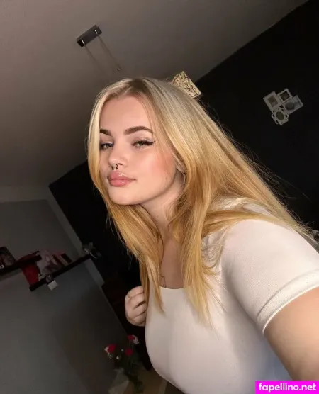 Roselin De OnlyFans Thumbnail #2OcKajrxBw