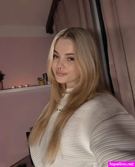 Roselin De OnlyFans Thumbnail #MAKgiaxv7z