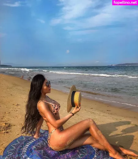 Roselynelq OnlyFans Thumbnail #M8rLmFildY