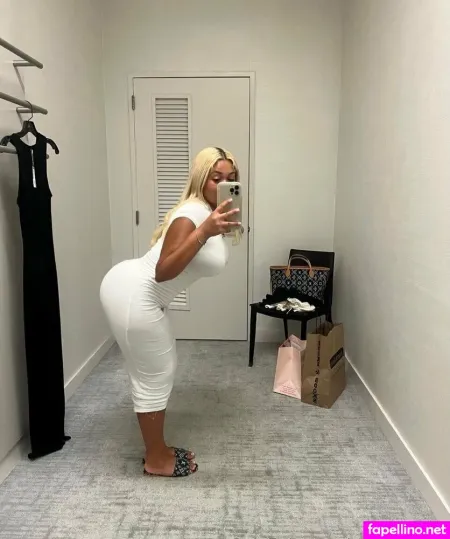 Roseyroyyal OnlyFans Thumbnail #qAeLyMXwHs