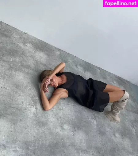 Rosie Huntington Whiteley OnlyFans Thumbnail #qD6Y1oSCNo