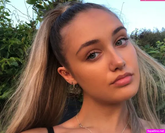 Rosie Lewis OnlyFans Thumbnail #8UuKtJMFSp