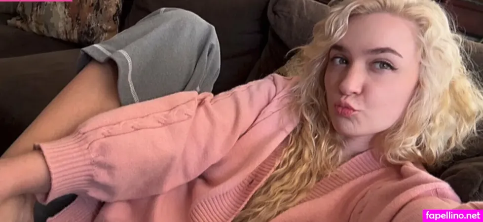 Rosie477 2 OnlyFans Thumbnail #RRJkgZ7UAr