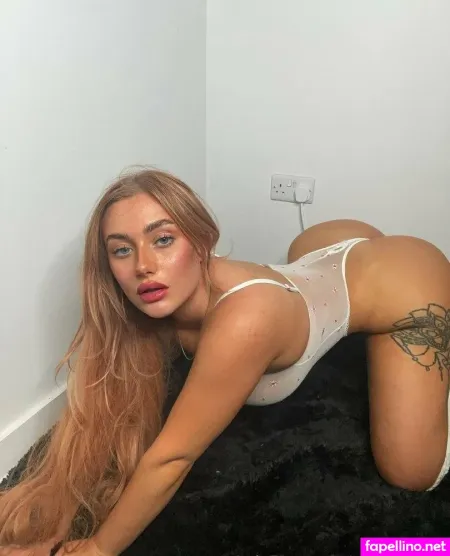 Rosieeharper OnlyFans Thumbnail #Er9bNSpg0a
