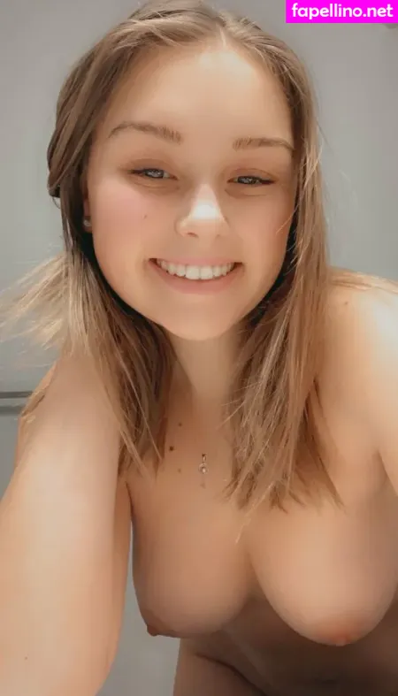 Rosikarterkiss OnlyFans Thumbnail #4KoJgA5XgX