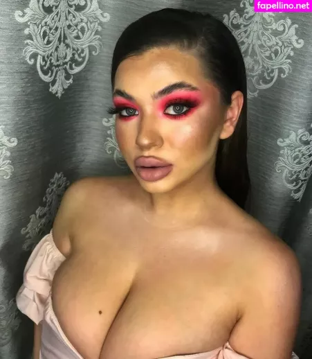 Roxana Elena OnlyFans Thumbnail #L7MYYwDVKu