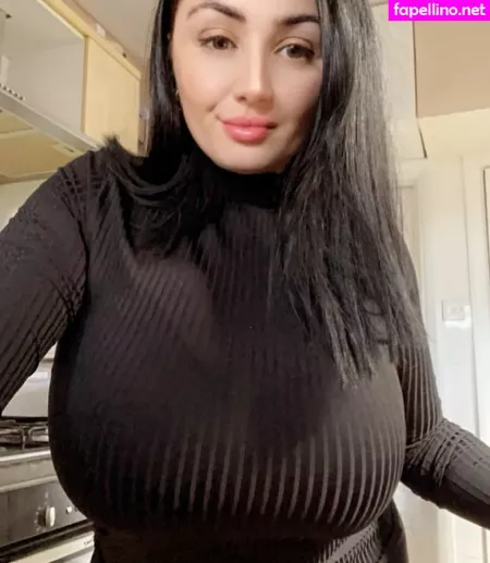 Roxanne Heaven 1 OnlyFans Thumbnail #eeSNdzrZCH