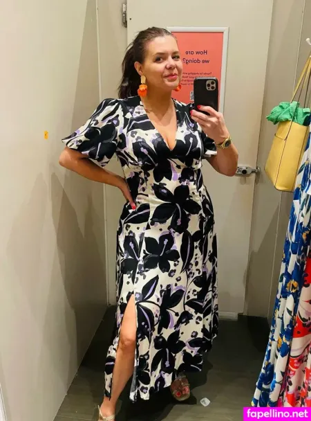 Roxanne Hoyle OnlyFans Thumbnail #MsUPH0d9ew