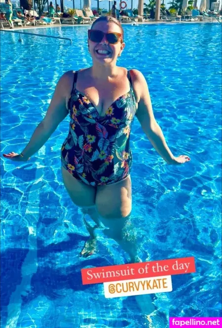 Roxanne Hoyle OnlyFans Thumbnail #WTG9L1kLLX