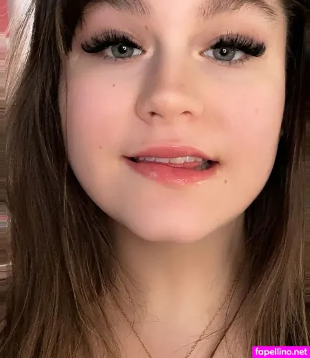 Roxanne OnlyFans Thumbnail #LPt7xU5ZOT