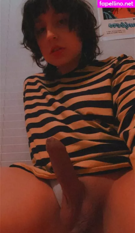 Roxannerom OnlyFans Thumbnail #STCoJXYqVf