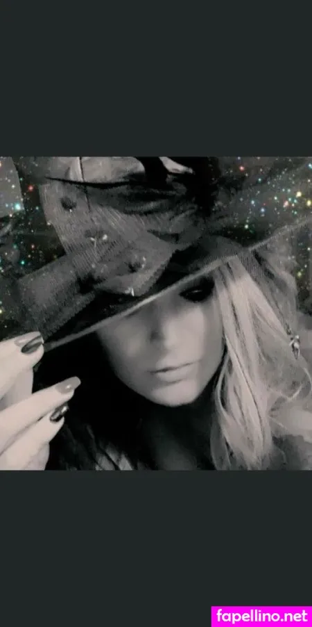 Roxannerye OnlyFans Thumbnail #1YU9VSvwX9