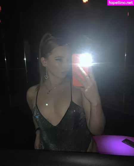 Roxannestrip OnlyFans Thumbnail #S6NbUfcpD1