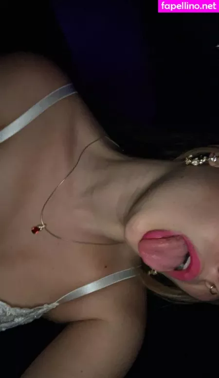 Roxannestrip OnlyFans Thumbnail #odIGPeC2px