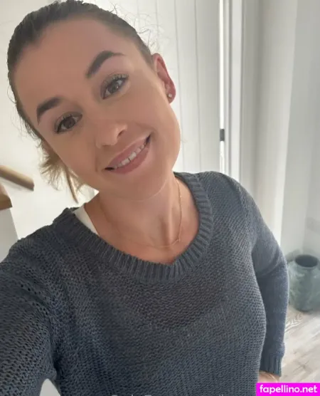 Roxbeejustliving OnlyFans Thumbnail #1VlfQv6nk1