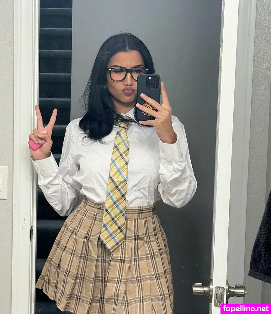 UrArabGf, peachescheeks, roxiesin, roxiesinner, roxiesinnerlive Nude Leaked OnlyFans Photo #qNF45Y3rxX