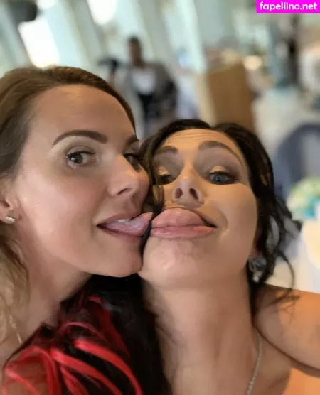 Roxikeogh OnlyFans Thumbnail #q4NXMGPFBq