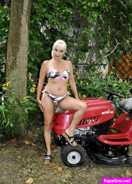 Roxikovacs OnlyFans Thumbnail #FBNnLj0lKn