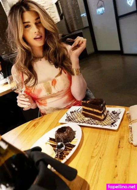 Roxiotaku OnlyFans Thumbnail #KgnLBSTluQ