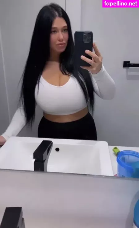 Roxnour OnlyFans Thumbnail #IyJ3GuKYwM