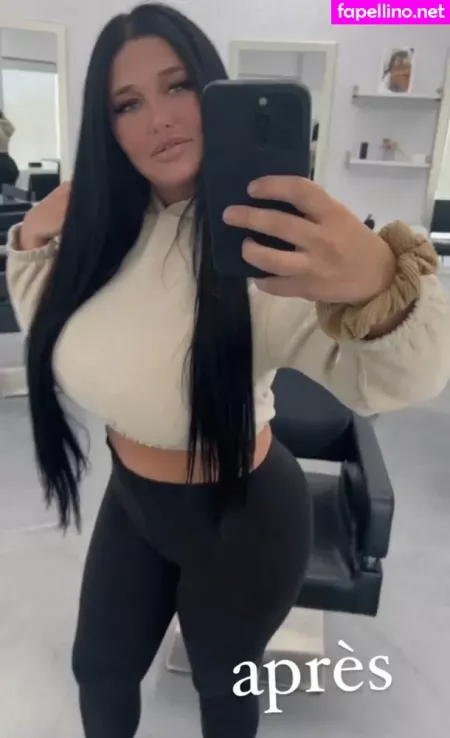 Roxnour OnlyFans Thumbnail #U1XrAeFAdP