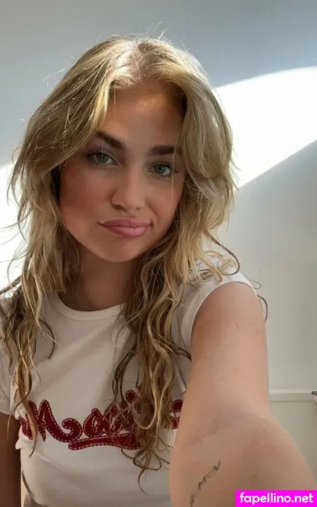 Roxy Dekker OnlyFans Thumbnail #Ax6hX4WxaT