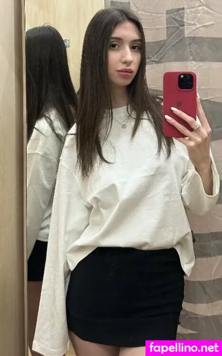 Roxy Golden Main Profile Photo