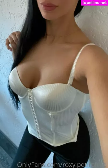 Roxy Petitefree OnlyFans Thumbnail #5cG4dQZf7V