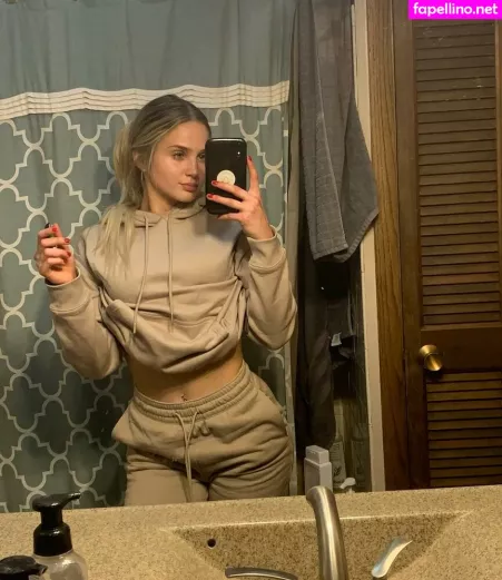 Royal Papaya OnlyFans Thumbnail #bEwxdbmRby
